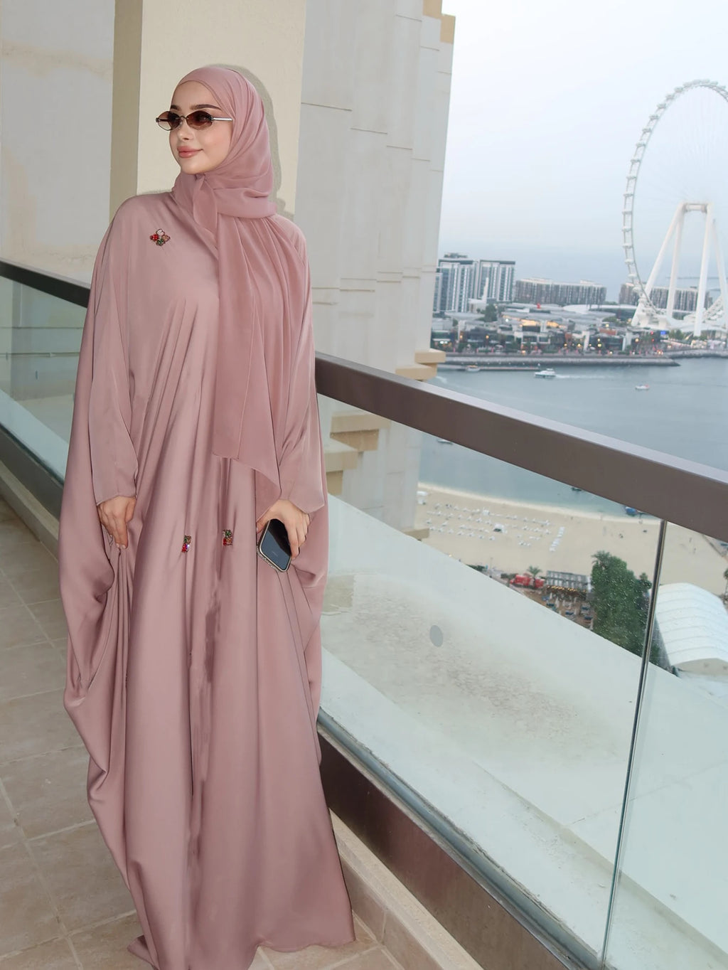 Abaya Rose Brodée Femme – Robe Islamique Manches Chauve-Souris