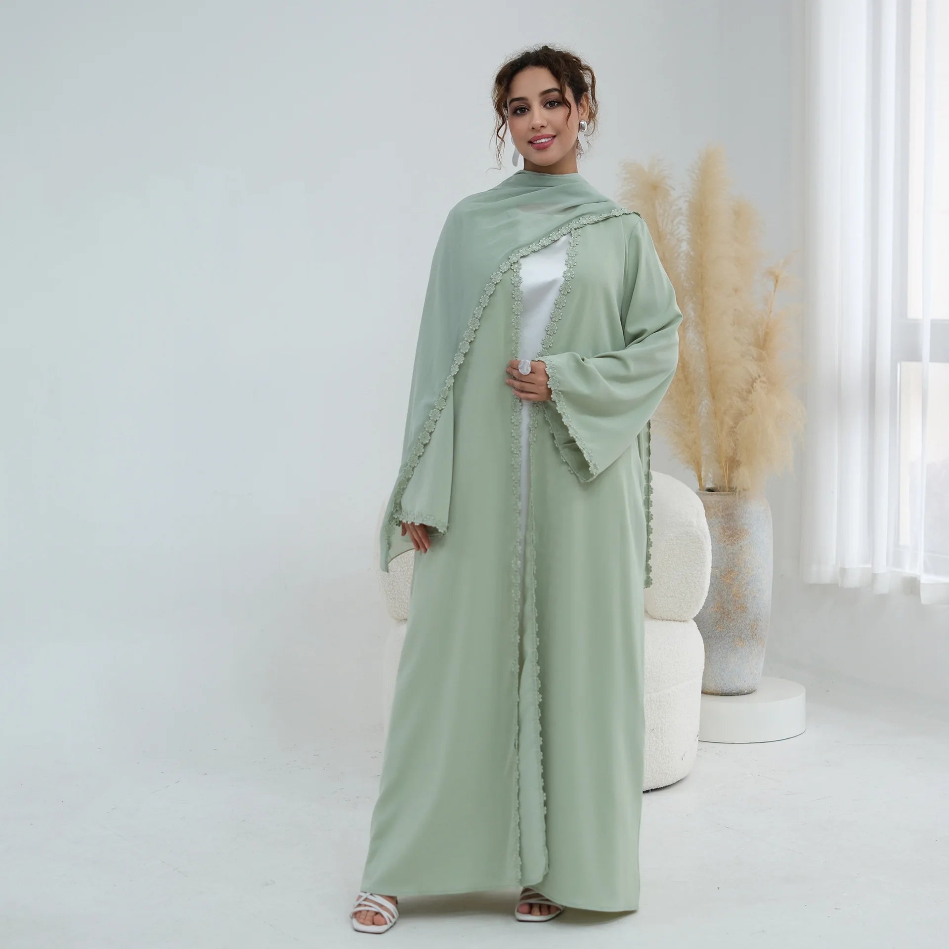 Ensemble abaya & hijab dentelle – Tenue Aïd