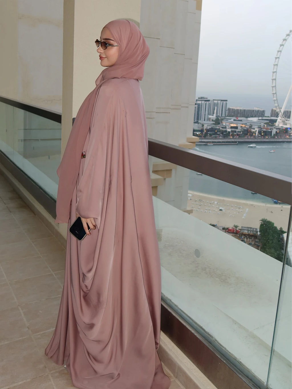 Abaya Rose Brodée Femme – Robe Islamique Manches Chauve-Souris