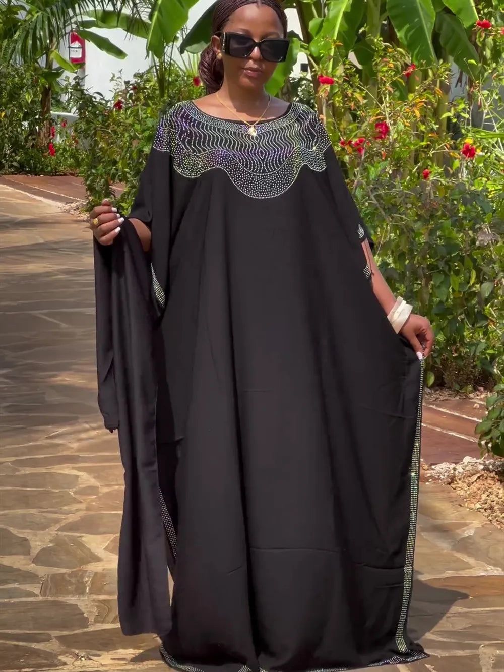 Abaya luxe Dubai 2025 – Élégance moderne